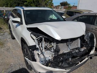 2016 Toyota Highlander XLE - Exterior Front Right Corner Image
